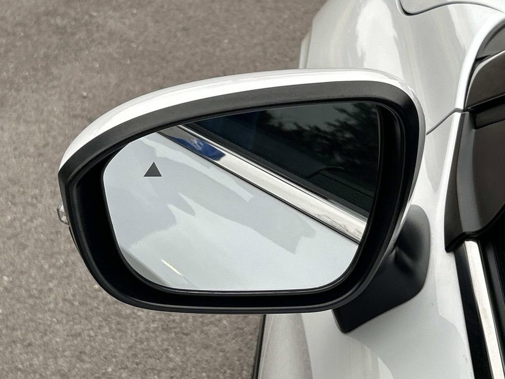 Used 2024 Mitsubishi Outlander SE image 17