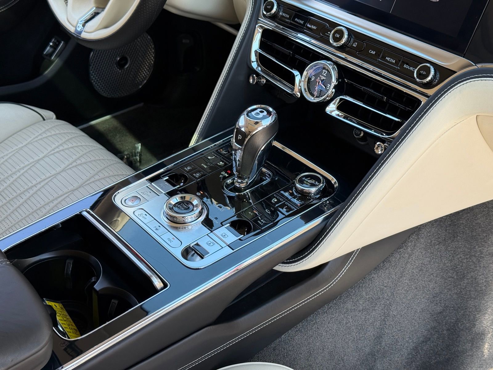 Used 2020 Bentley Flying Spur W12 image 28