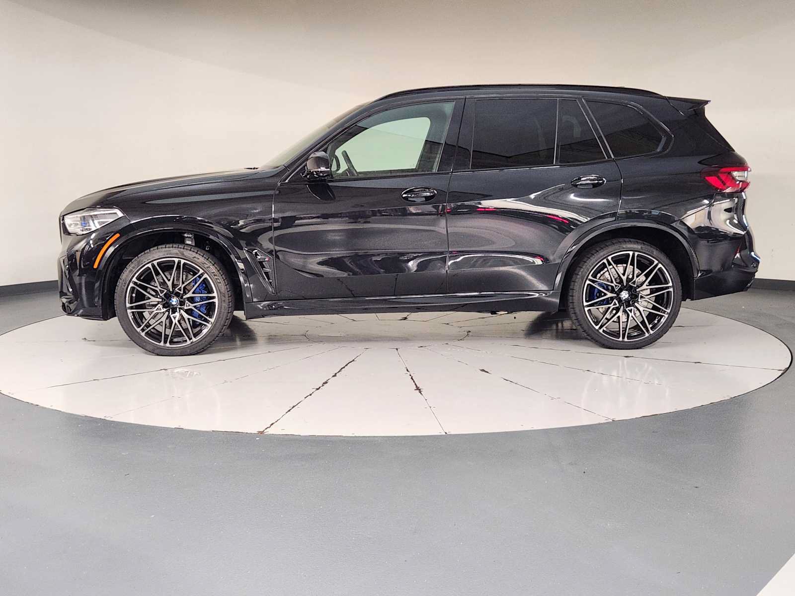 Used 2021 BMW X5 M w/ Competition Package AWD/4WD image 5
