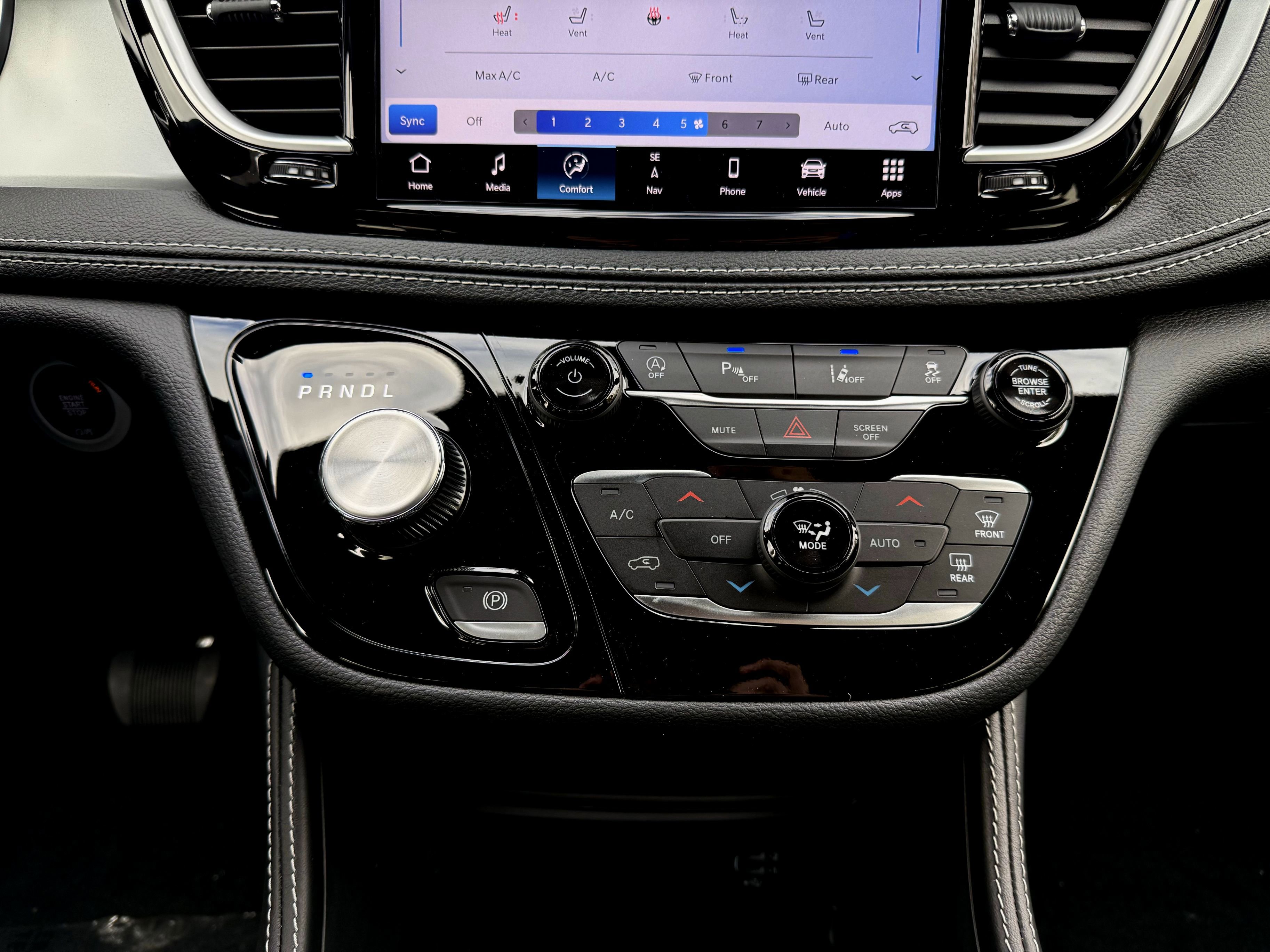 New 2026 Chrysler Pacifica Limited image 25