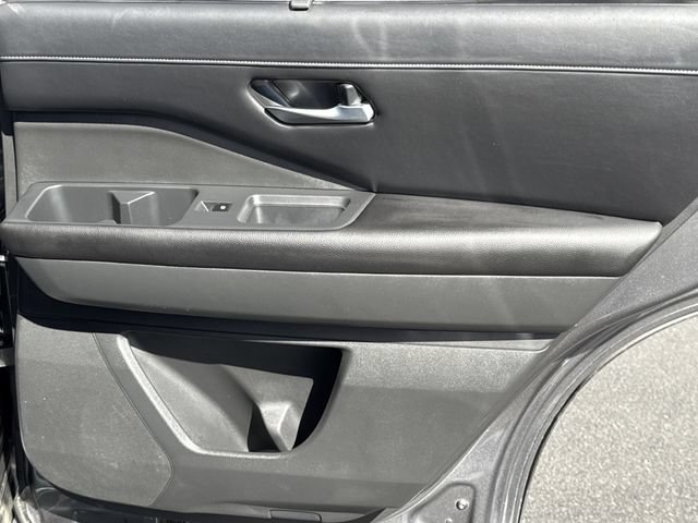 Used 2023 Nissan Pathfinder SL w/ Black Appearance Package AWD/4WD image 25