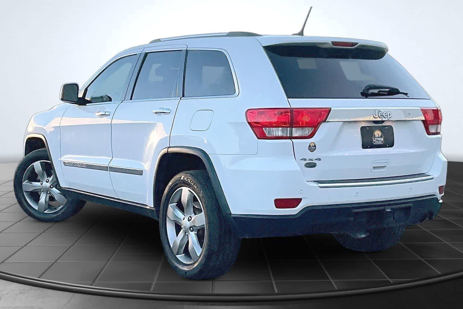 Used 2013 Jeep Grand Cherokee Overland w/ Advance Technology Group AWD/4WD image 4