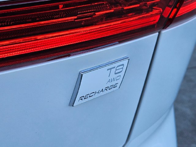 Certified 2024 Volvo XC60 T8 Plus w/ Protection Package Premier AWD/4WD image 10