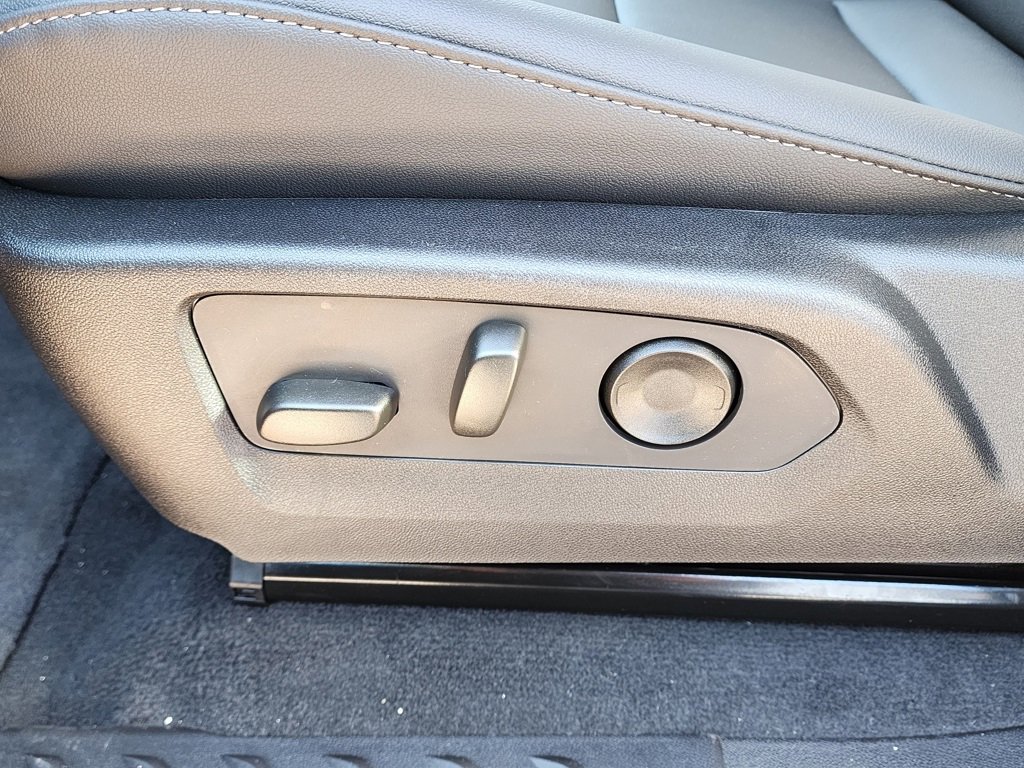 New 2026 GMC Canyon Elevation w/ Convenience Package image 17