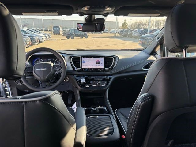 New 2026 Chrysler Pacifica Limited w/ S Appearance Package image 32