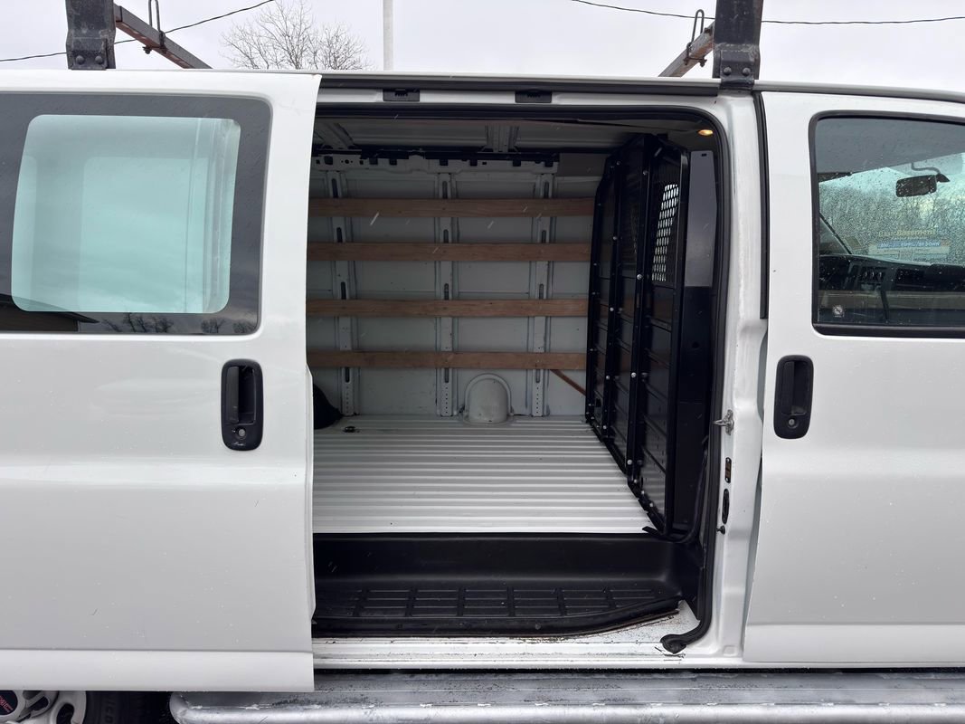 Used 2019 GMC Savana 2500 w/ Driver Convenience Package image 28