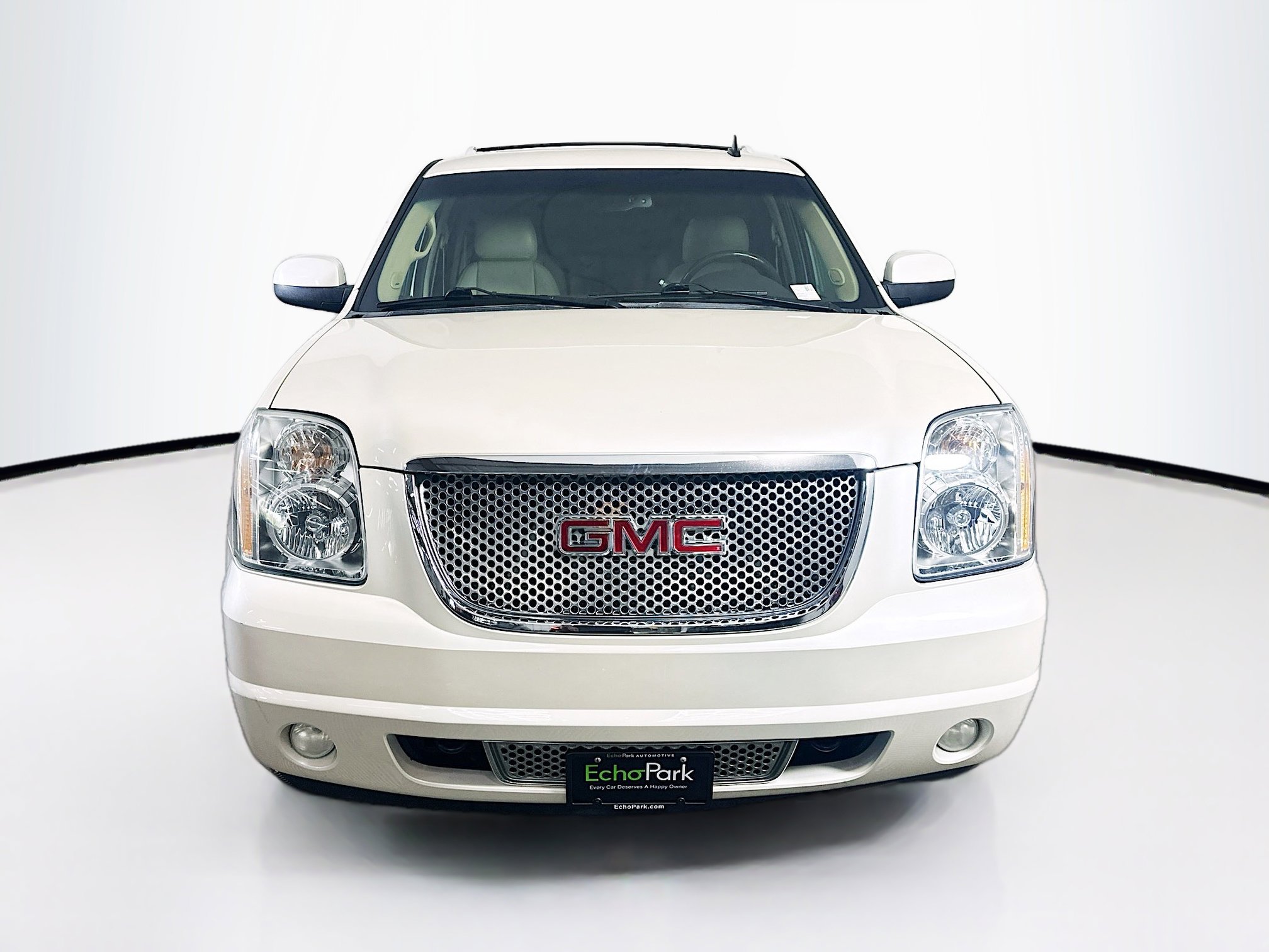 Used 2013 GMC Yukon Denali RWD image 2