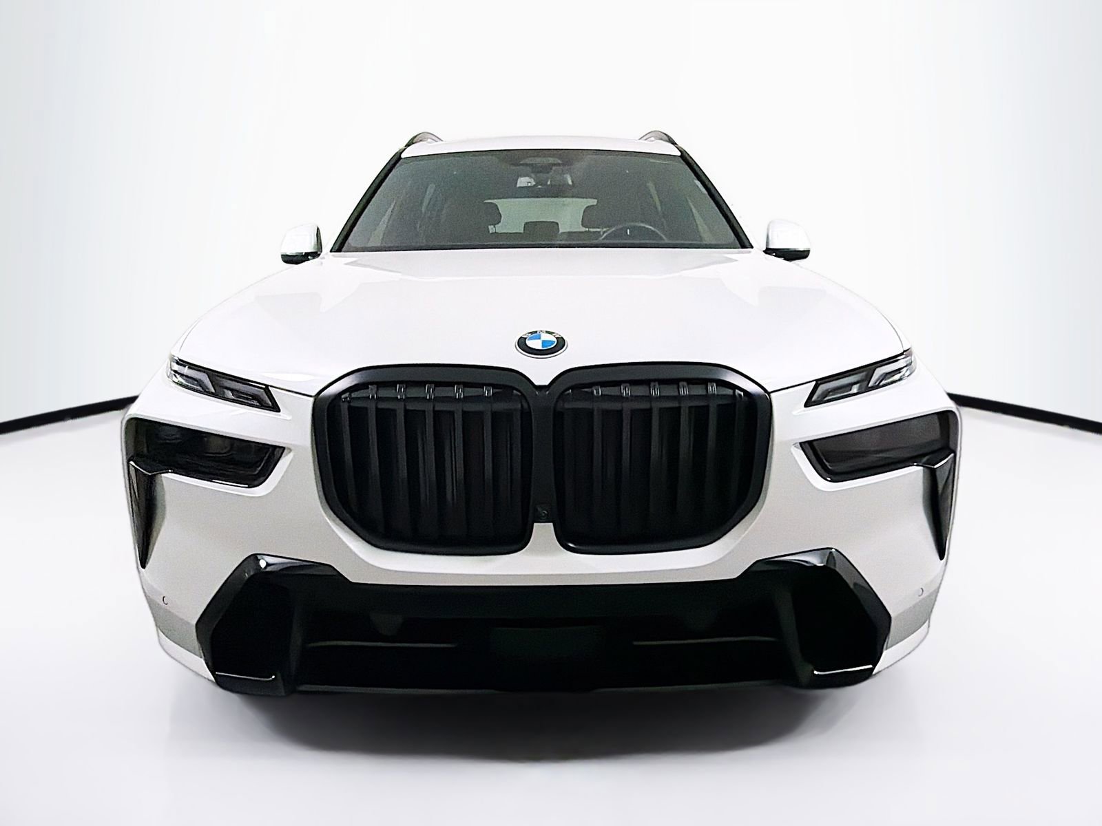 Used 2025 BMW X7 xDrive40i w/ Executive Package image 2