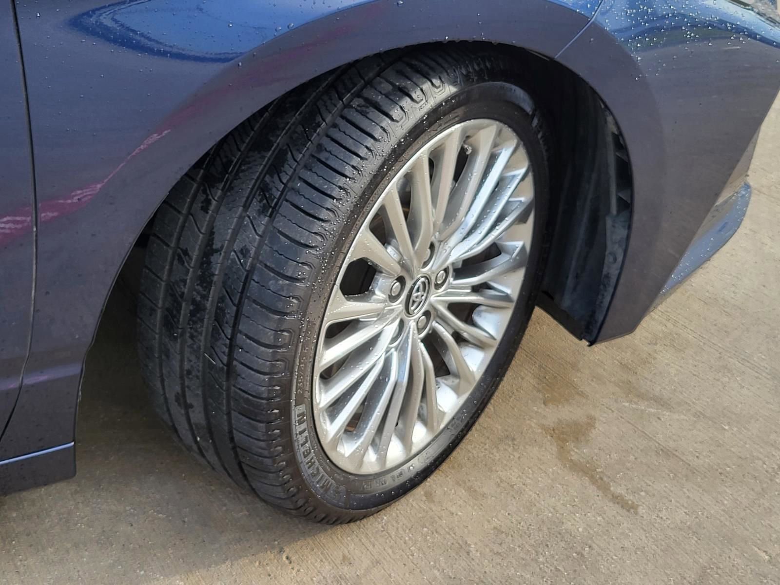 Used 2020 Toyota Avalon Limited image 6