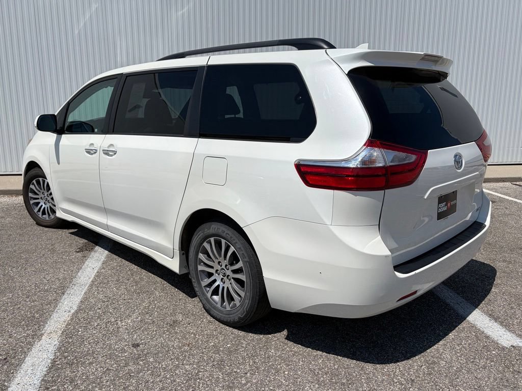 Used 2018 Toyota Sienna XLE w/ Carpet Mat Package FWD image 5