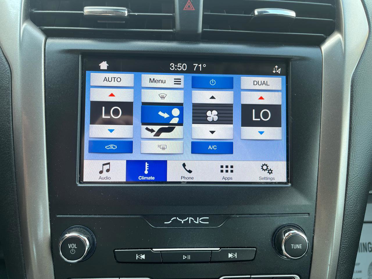 Used 2019 Ford Fusion SE image 18