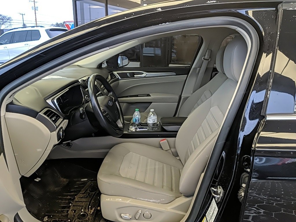 Used 2020 Ford Fusion SE image 7