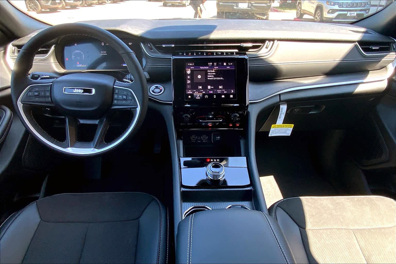 Used 2024 Jeep Grand Cherokee Altitude RWD image 5