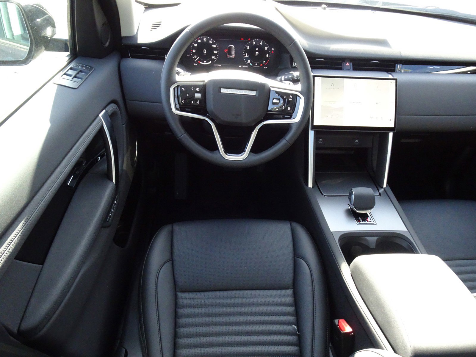 New 2025 Land Rover Discovery Sport S image 18