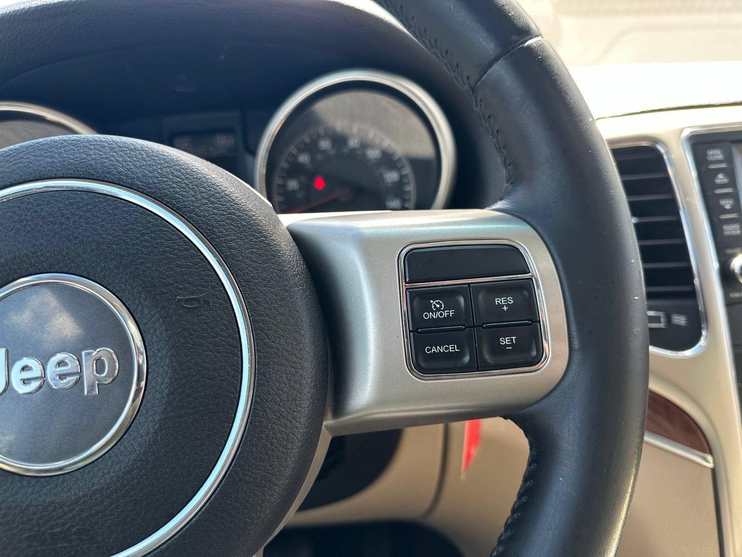 Used 2011 Jeep Grand Cherokee Limited AWD/4WD image 44