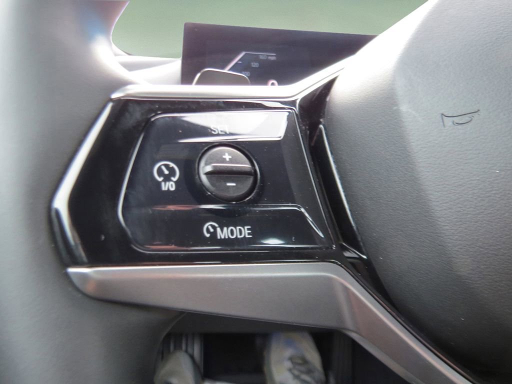 Used 2025 BMW 530i xDrive AWD/4WD image 16