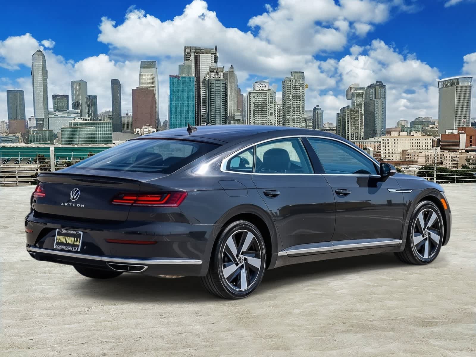 Used 2021 Volkswagen Arteon SE FWD image 4