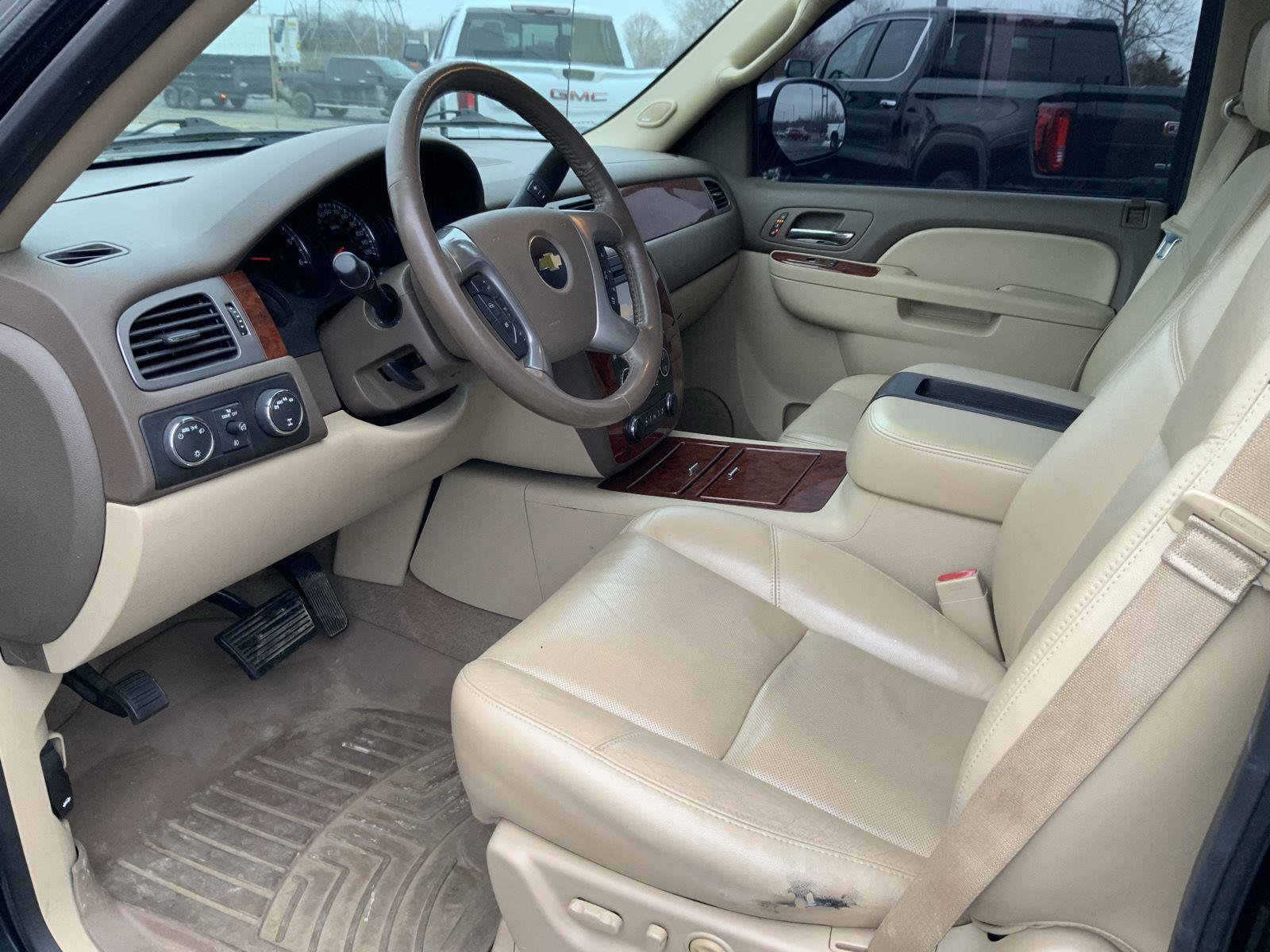 Used 2013 Chevrolet Avalanche LTZ image 28