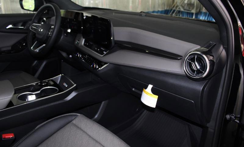 New 2026 Chevrolet Equinox LT w/ Convenience Package II image 10