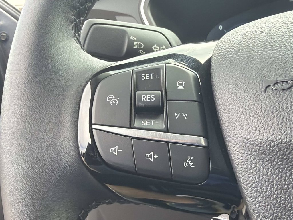 New 2025 Ford Escape SE w/ PHEV Premium Package FWD image 18