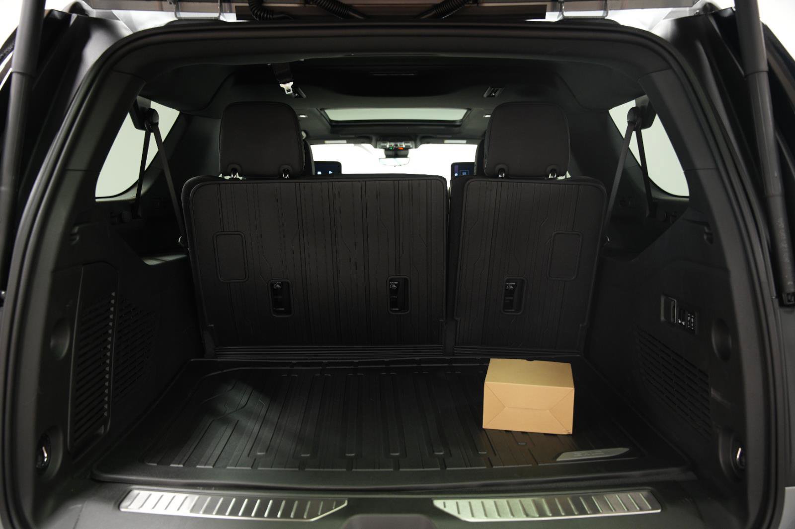 New 2026 GMC Yukon XL AT4 w/ AT4 Premium Plus Package AWD/4WD image 15