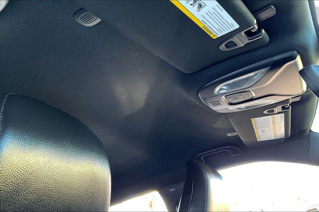 Certified 2025 Jeep Compass Limited image 29