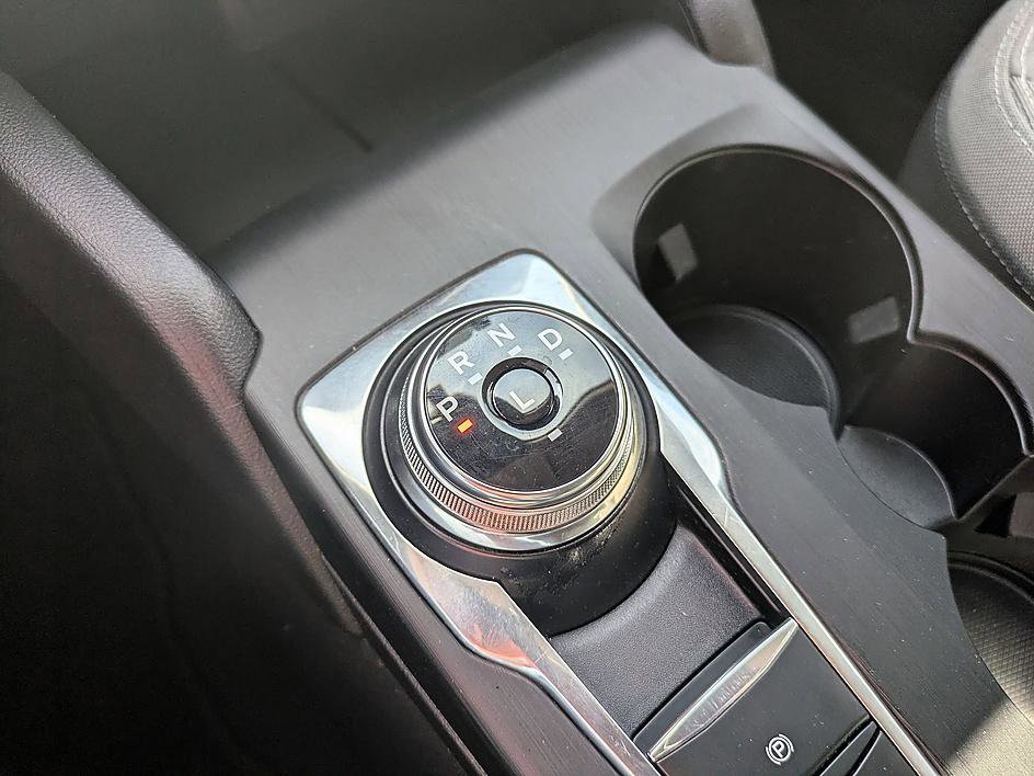 Used 2020 Ford Escape SE image 22