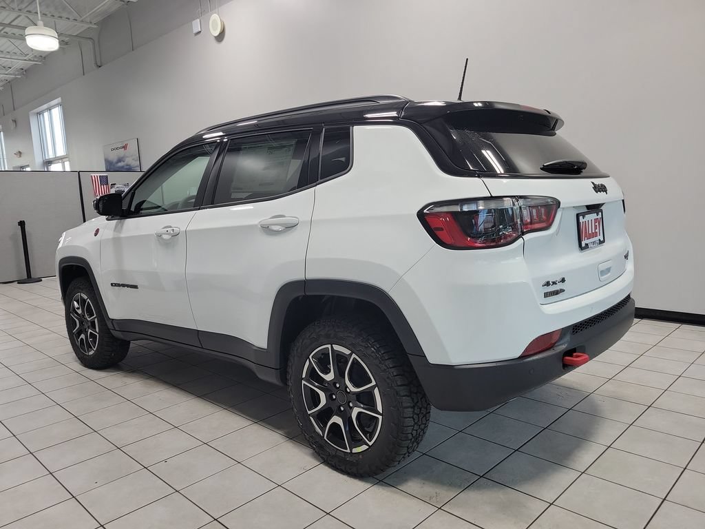 New 2026 Jeep Compass Trailhawk w/ Sun, Sound & Navigation Group AWD/4WD image 5