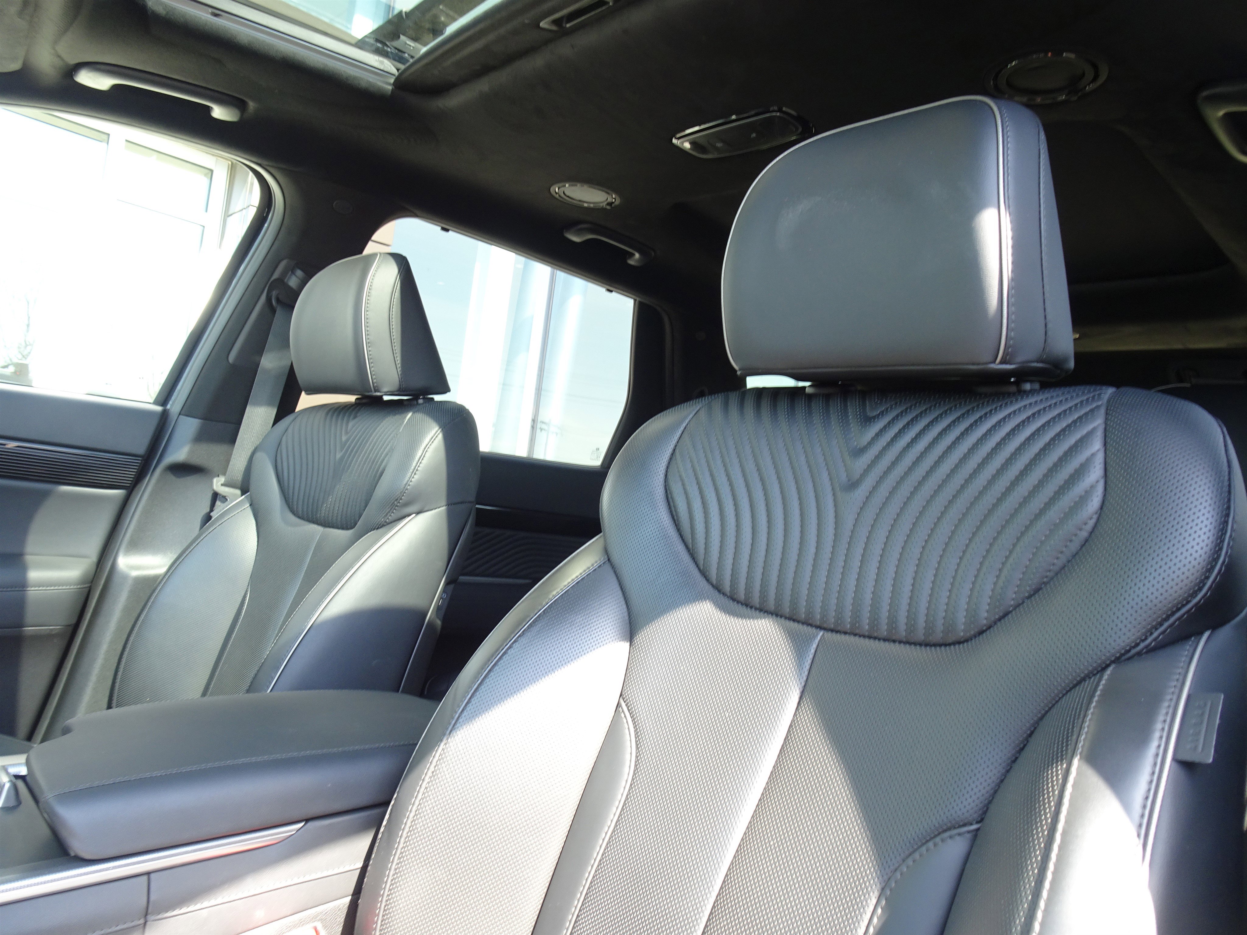 Used 2023 Hyundai Palisade Calligraphy image 11