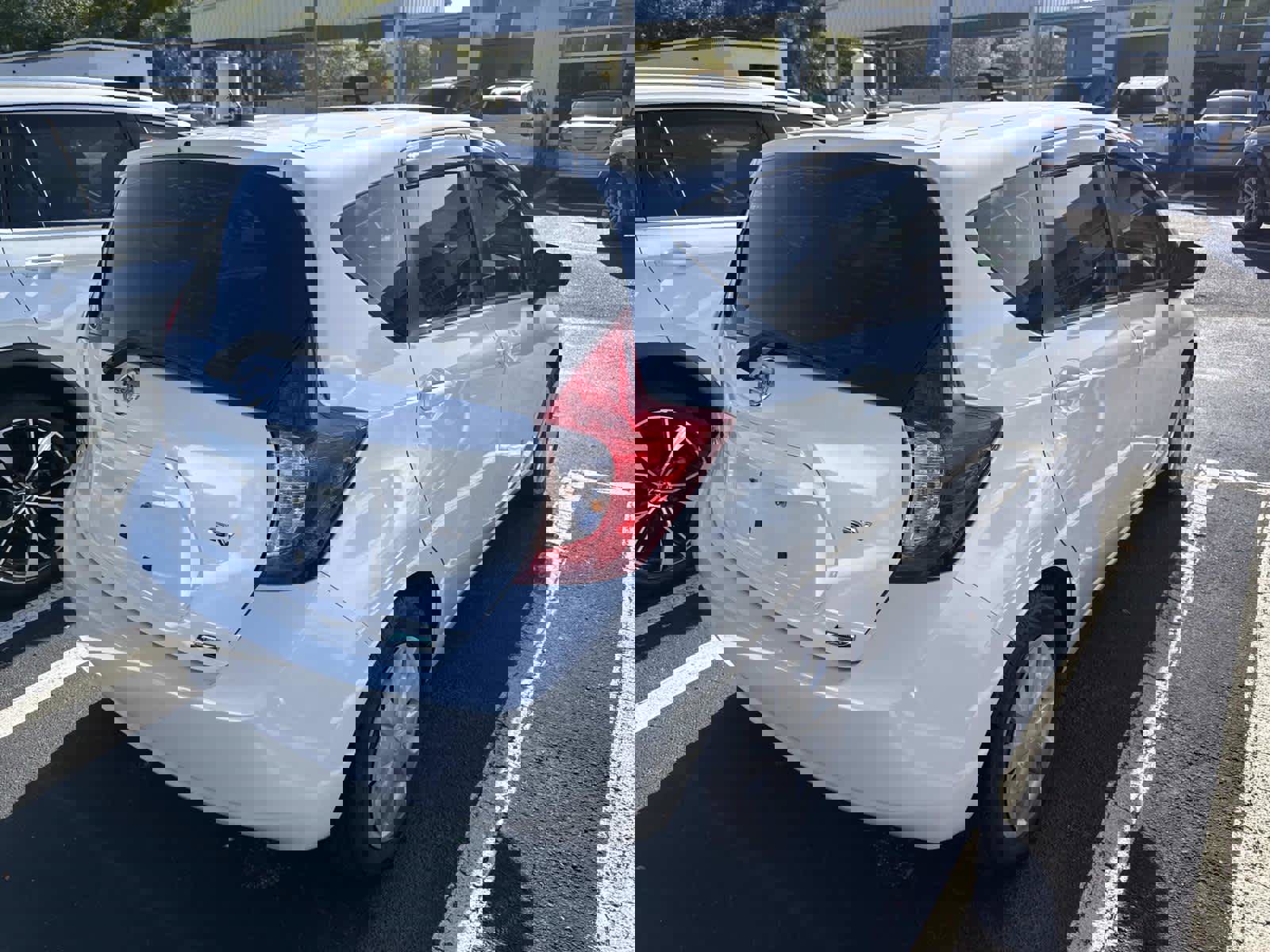 Used 2016 Nissan Versa Note SV image 4