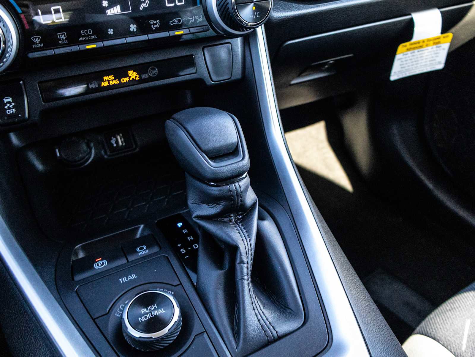 Used 2025 Toyota RAV4 XLE w/ Convenience Package image 22