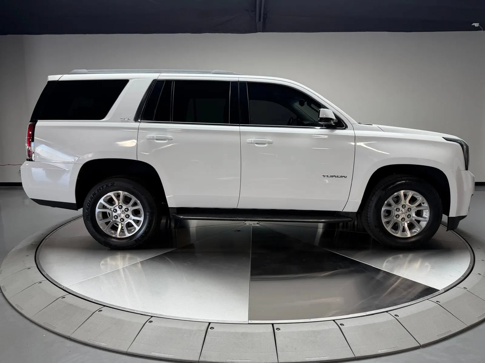 Used 2017 GMC Yukon SLT RWD image 6