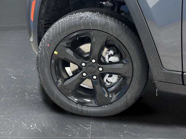 New 2025 Jeep Grand Cherokee Limited w/ Black Appearance Package image 37