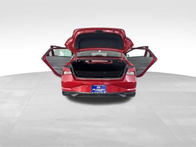 Used 2023 Hyundai Elantra SEL w/ Convenience Package image 16