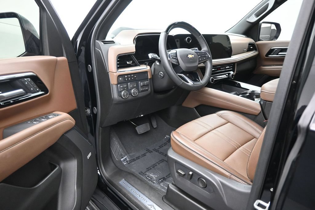 Used 2026 Chevrolet Suburban High Country AWD/4WD image 11