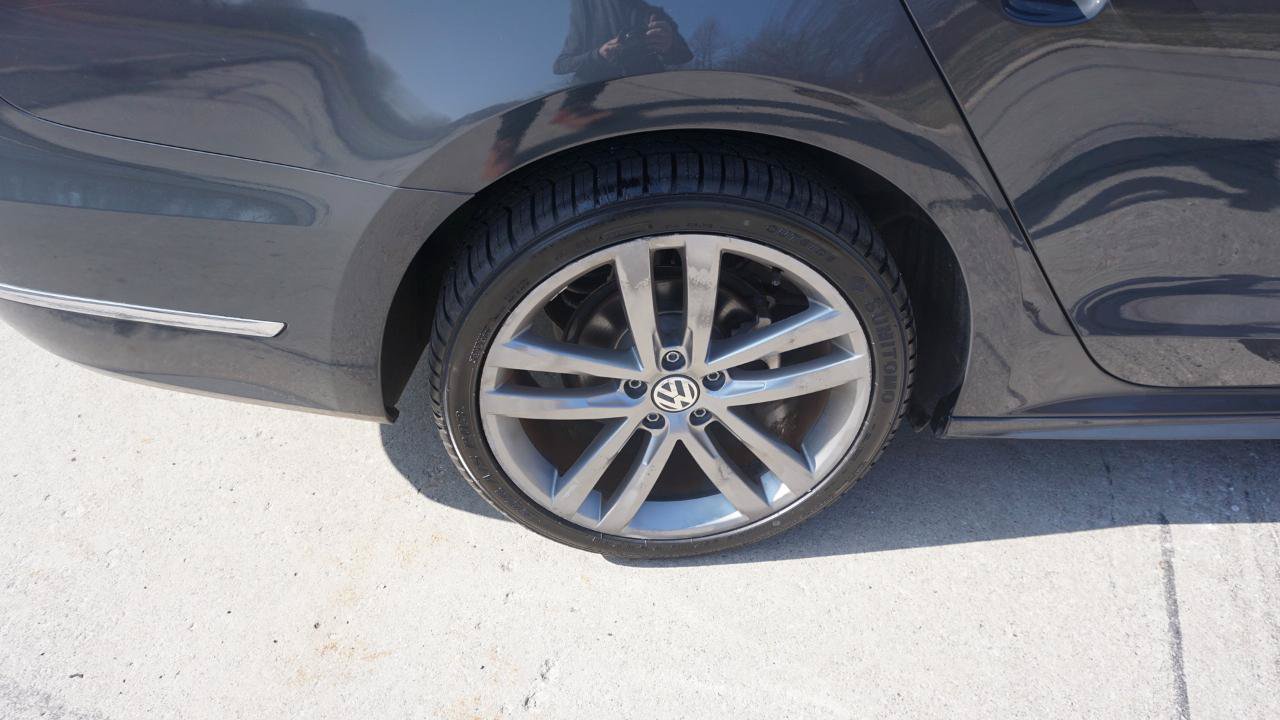 Used 2018 Volkswagen Passat 2.0T R-Line FWD image 10