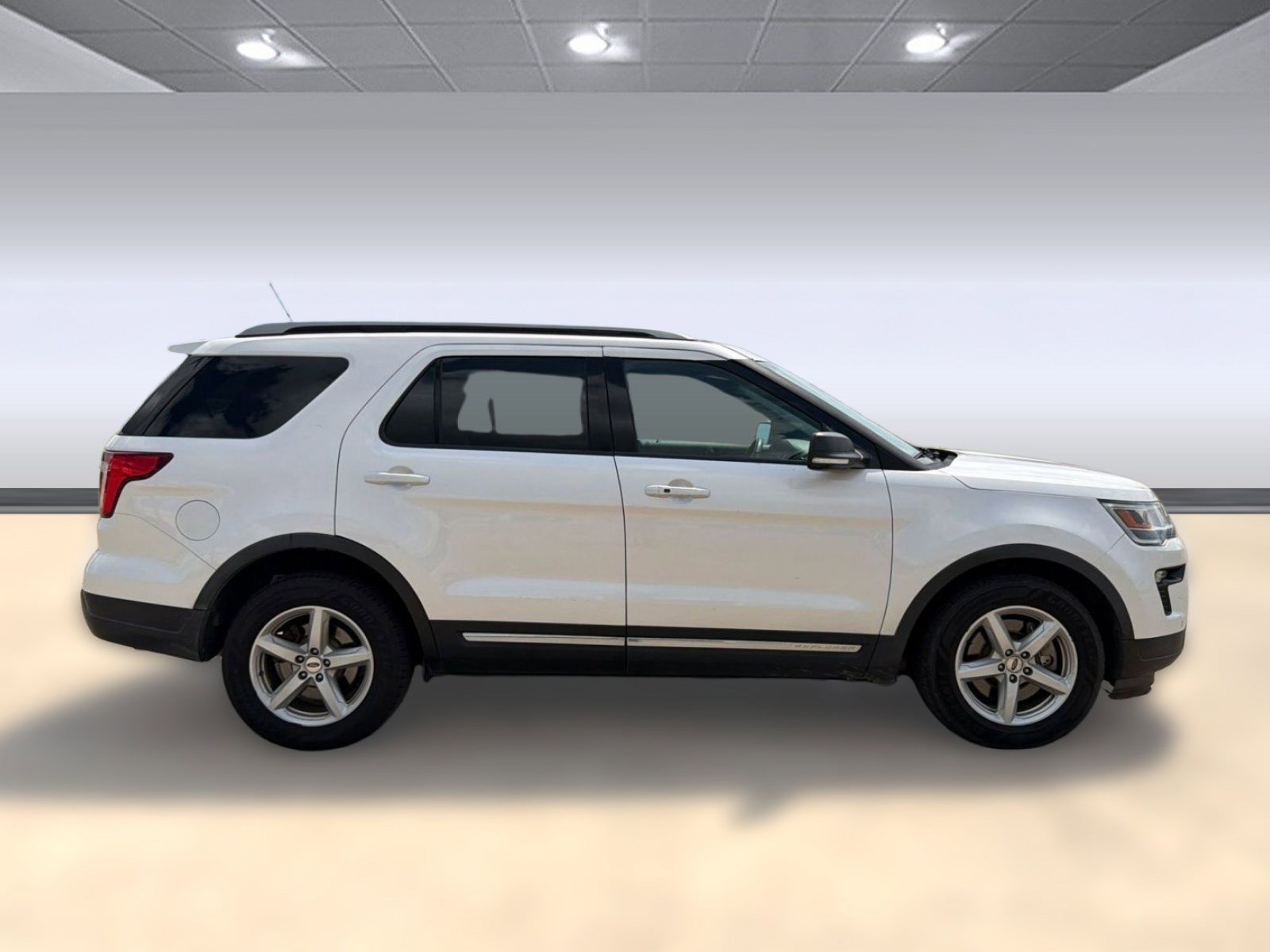 Used 2019 Ford Explorer XLT w/ Equipment Group 202A FWD image 8