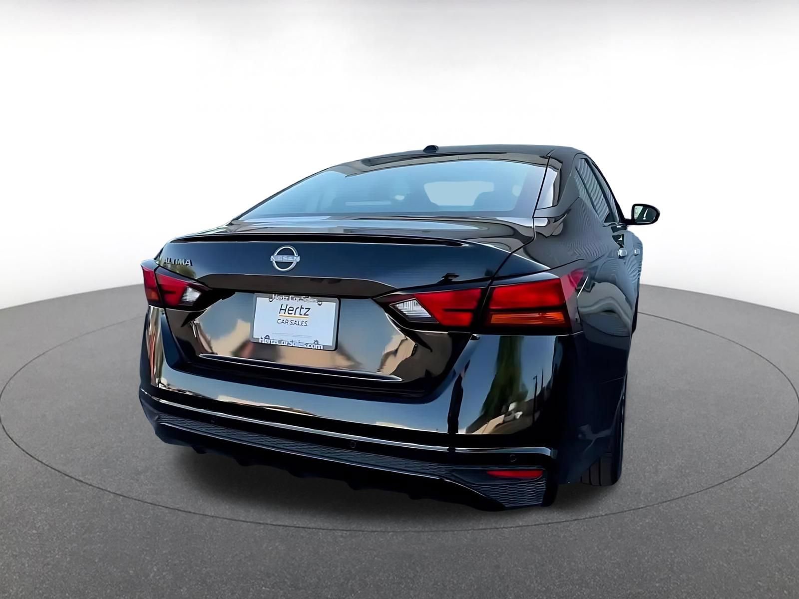 Used 2025 Nissan Altima 2.5 SV FWD image 14