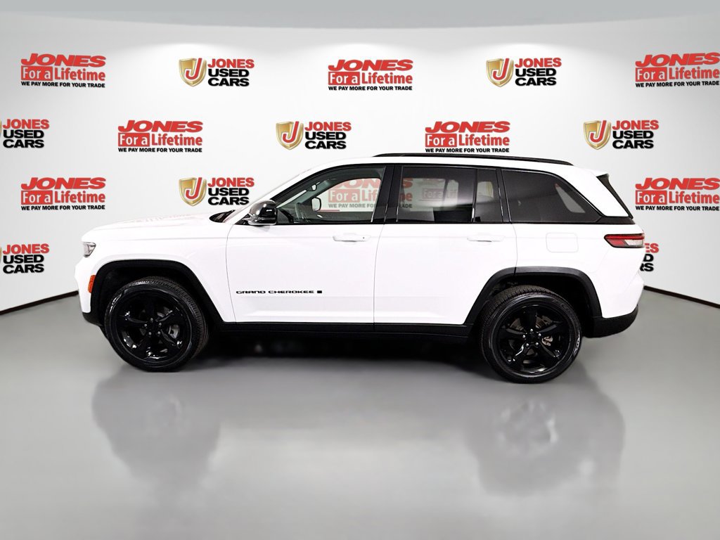 Used 2023 Jeep Grand Cherokee Altitude AWD/4WD image 14