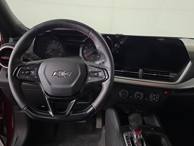 Used 2025 Chevrolet Trax RS FWD image 9