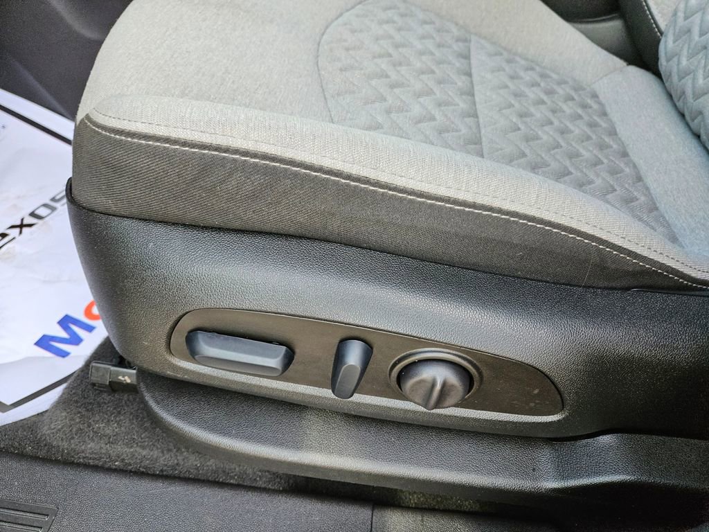 Used 2023 Chevrolet Equinox LT image 24