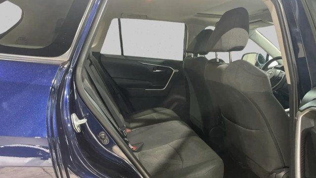 Used 2020 Toyota RAV4 XLE w/ Convenience Package image 12