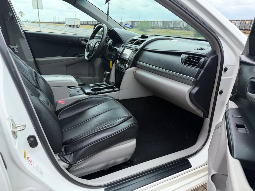 Used 2014 Toyota Camry LE image 25