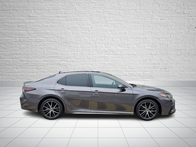 Used 2022 Toyota Camry SE w/ Carpet Mat Package (TMS) FWD image 7