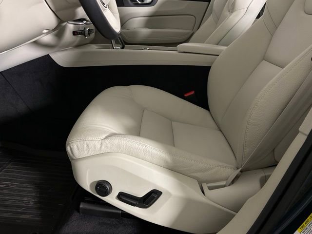 Certified 2023 Volvo XC60 B5 Plus AWD/4WD image 26