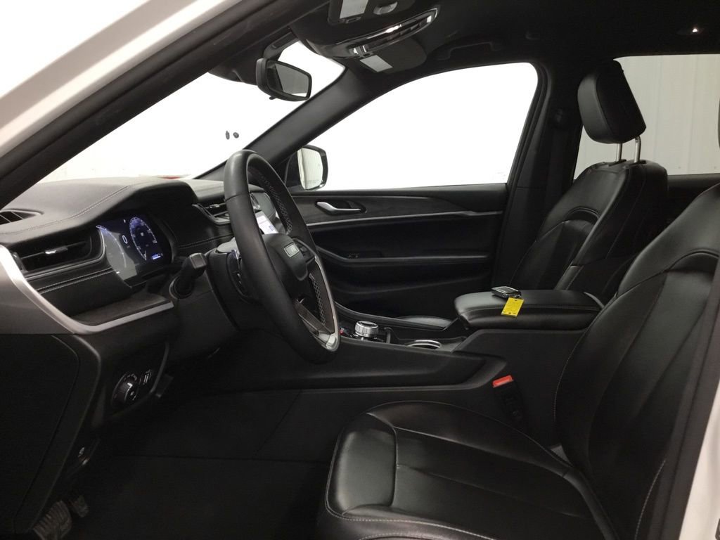 Used 2024 Jeep Grand Cherokee Limited image 5