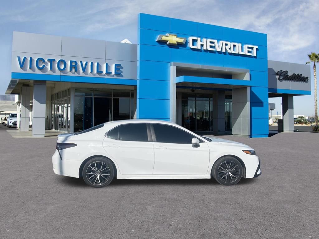Used 2023 Toyota Camry SE image 4