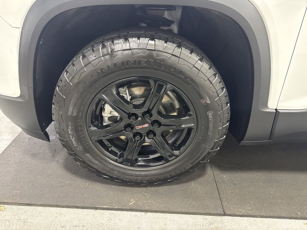 Used 2022 GMC Acadia AT4 w/ Technology Package image 9