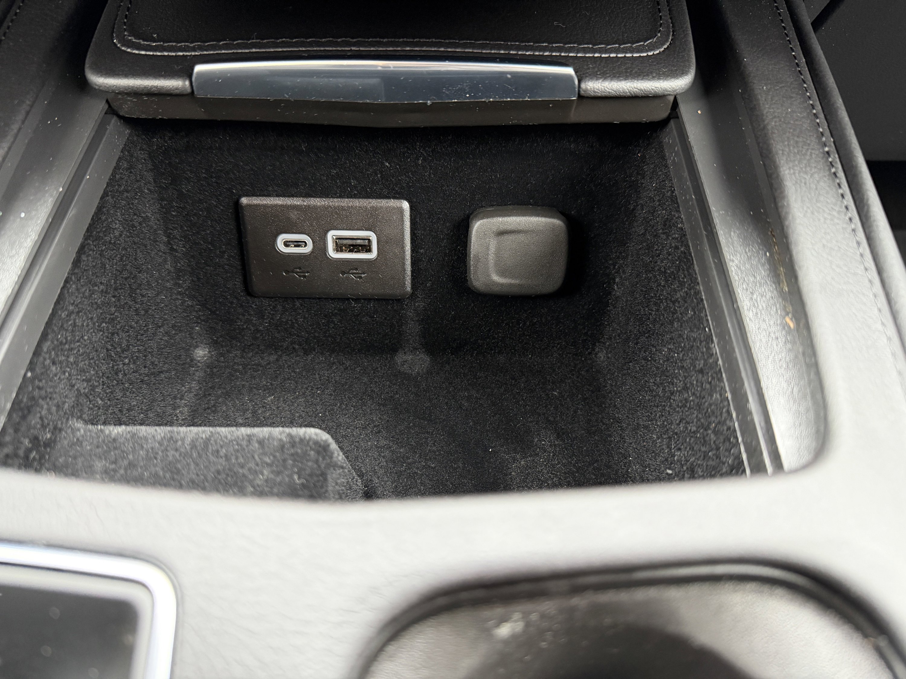 Used 2024 Cadillac XT4 Premium Luxury w/ Technology Package AWD/4WD image 34