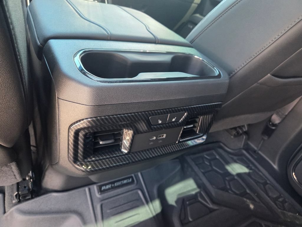 Used 2025 GMC Sierra 1500 AT4 w/ AT4 Premium Package AWD/4WD image 10